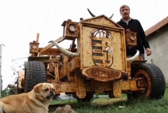 Man builds car out of wood<BR>匈牙利老農造純木汽車