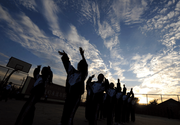 Students from Yushu start new semester in Shanxi