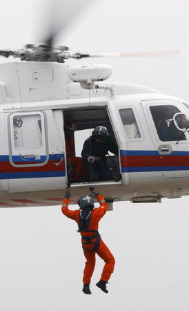 Pilots perform at newly-built Zhoushan Rescue Base