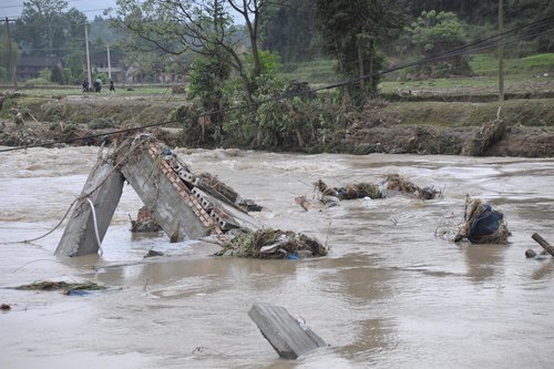 Heavy rain hits Hunan, at least 5 dead