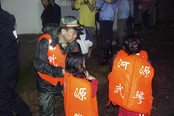 Heavy rain hits Guangzhou