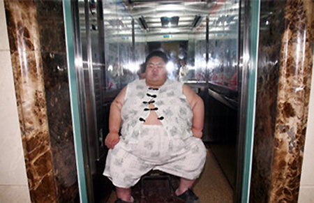 China's fattest man hospitalized in SW China