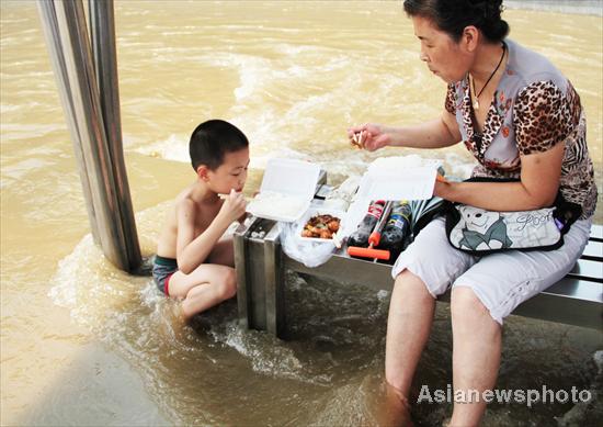 Wuhan turns flood into fun