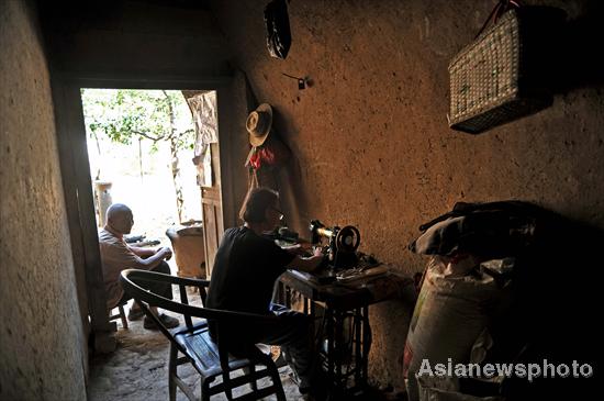 Elderly feel cozy in cave-style houses