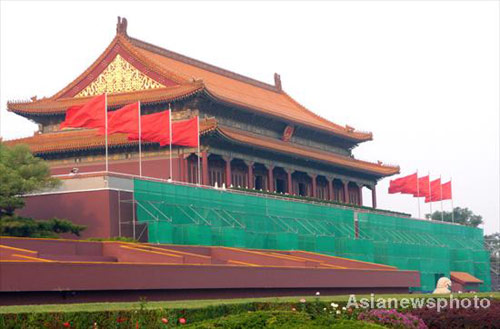 Beijing streets get facelift for National Day