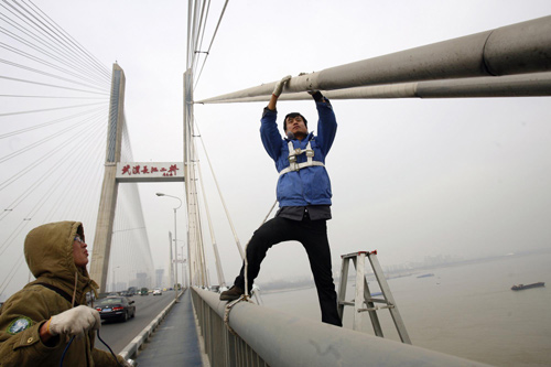 Bridge cable tested to ensure safety during Festival