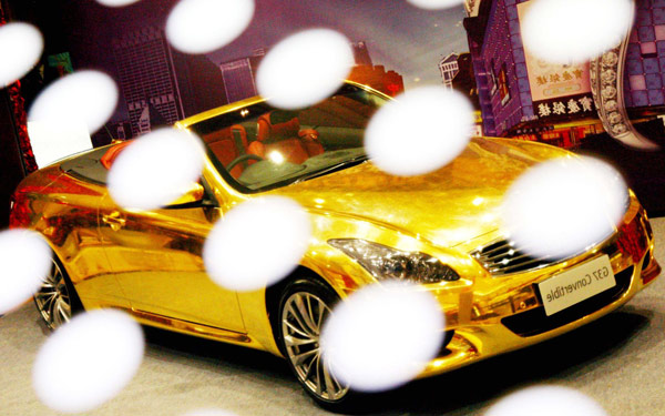 Golden sports car glitters in Nanjing