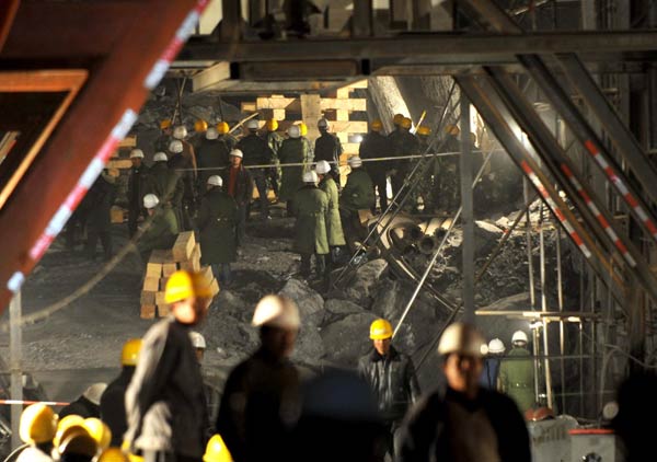 12 workers feared dead after tunnel collapse