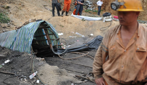 8 trapped in flooded coal mine in SW China