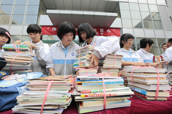 Beijing students donate 200,000 books to Shanxi