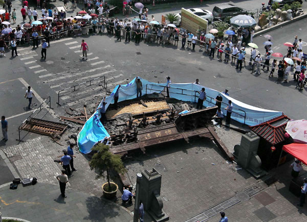 Collapsed arch kills 2 in Hangzhou