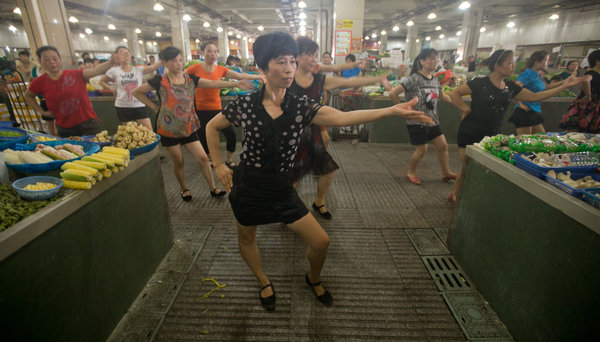 Vegetable vendors get their groove on