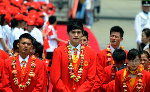 Mainland gold medalists visit Hong Kong