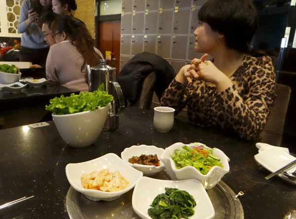 Beijing restaurants size down to save waste