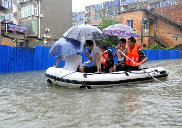 E China city flooded after thunderstorm