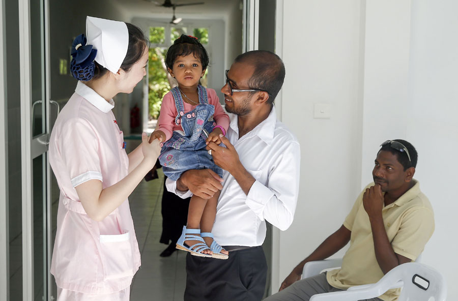 Hospital ship Peace Ark stops in Maldives