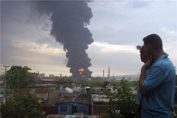 Lightning starts fire at Venezuela refinery