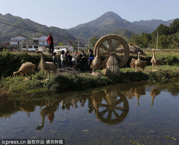 Arty scarecrows in E China