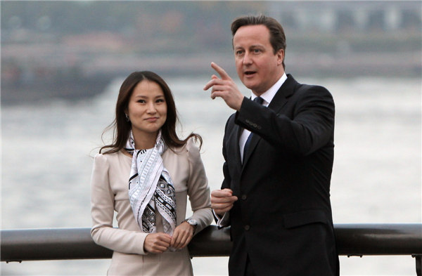 British PM stops at Shanghai's Bund