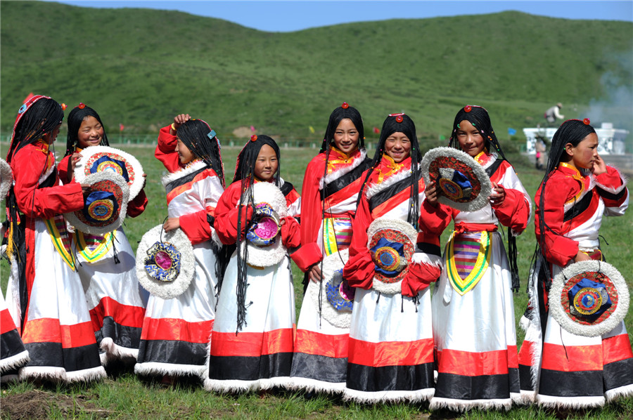 Horsemen thunder at Sichuan event