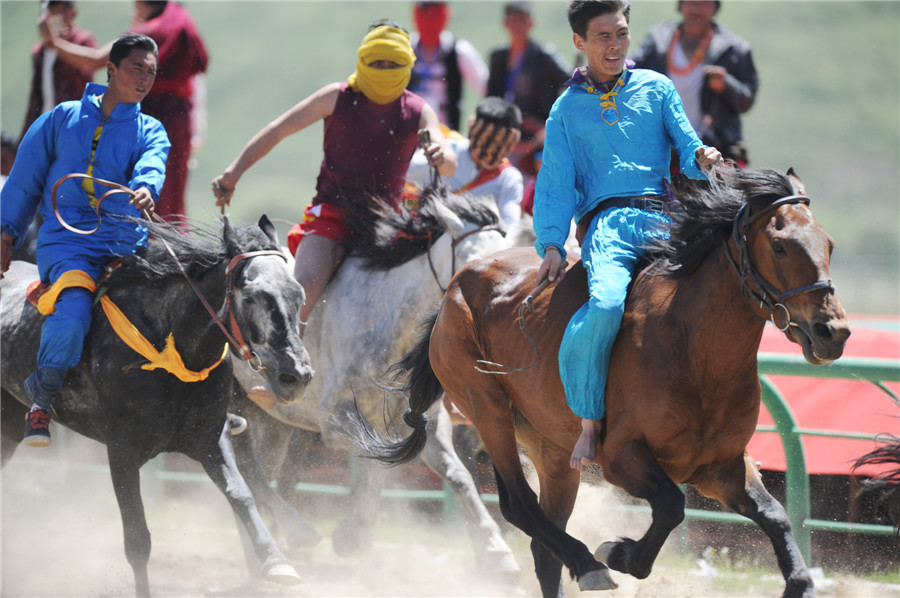 Horsemen thunder at Sichuan event