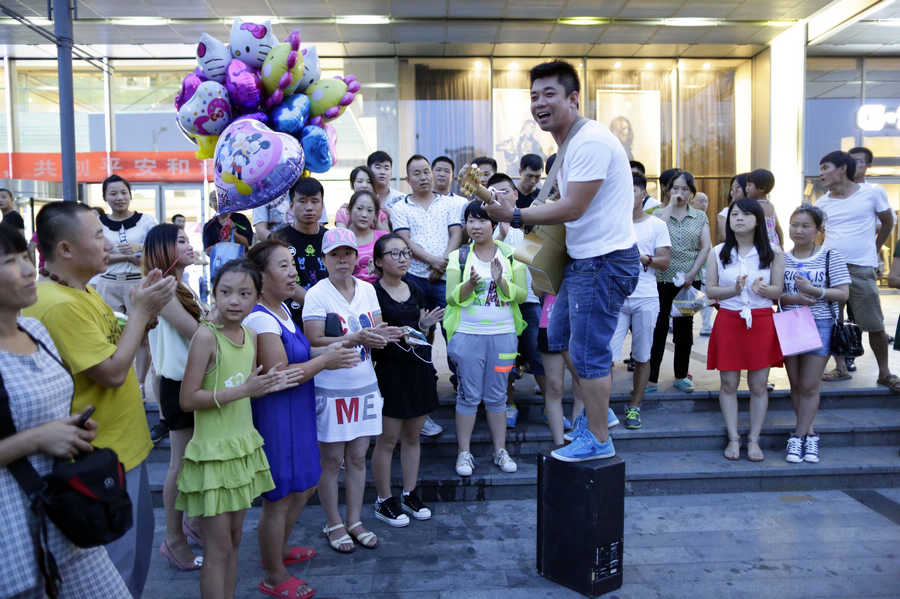 Beijing's street singer never lets you down