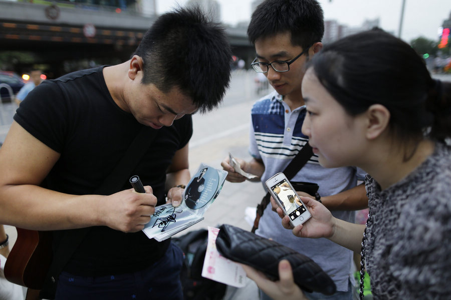 Beijing's street singer never lets you down