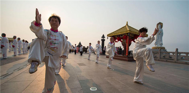 Hundreds of people practice tai chi in spring