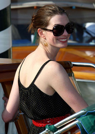 Anne Hathaway arrives in Venice