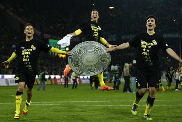 Dortmund claims Bundesliga trophy