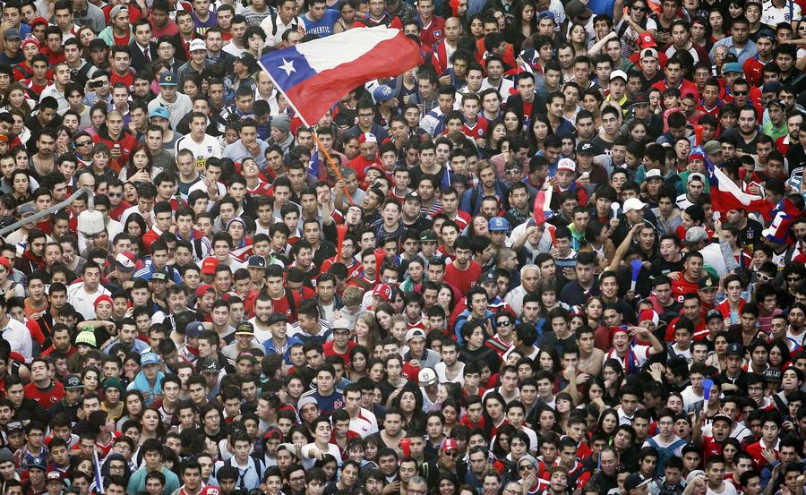 Spain's reign ends as Chile prove too hot to handle