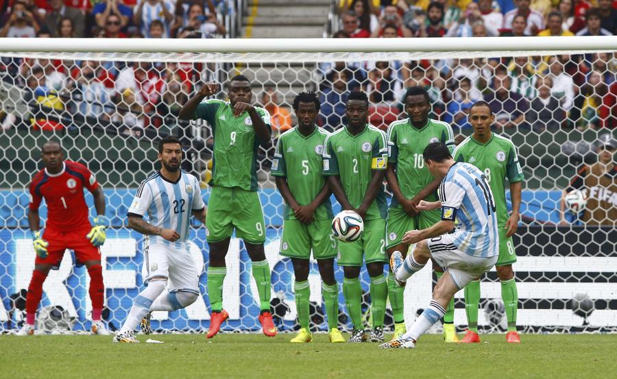 Messi scores 2 as Argentina beats Nigeria 3-2