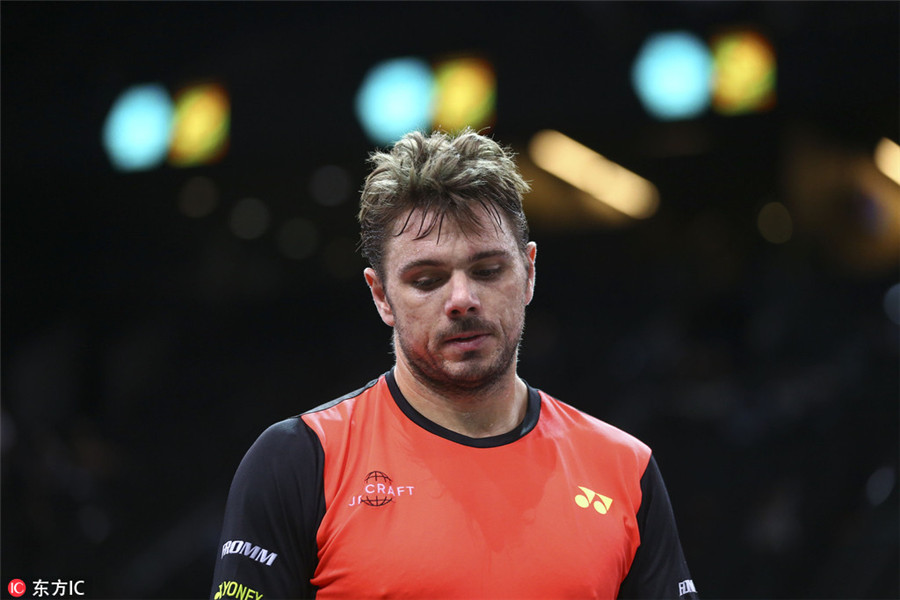 Paris Masters: Wawrinka ousted, Murray struggles into round 3