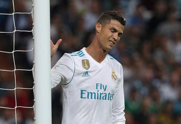 Ronaldo's travails tighten skirmish for Ballon d'Or