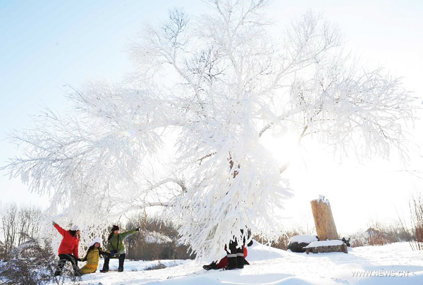 Tourists have fun at Volga Manor in Harbin