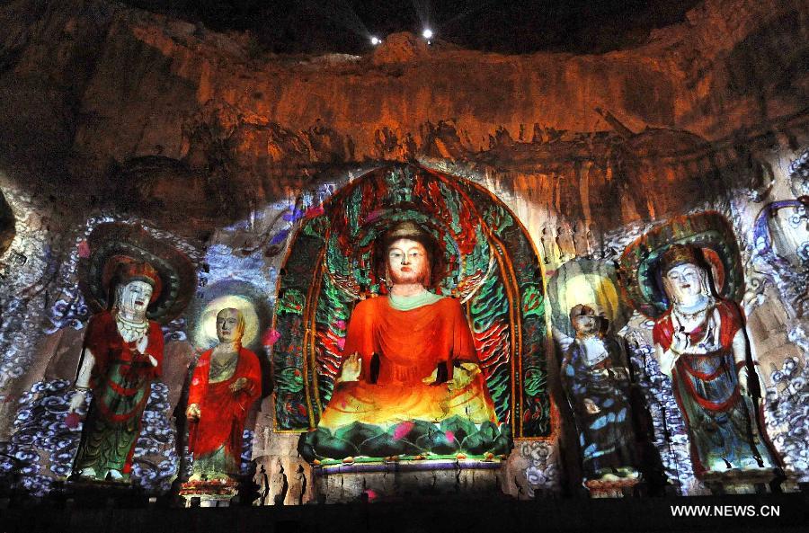 Night scene of Longmen Grottoes in Luoyang