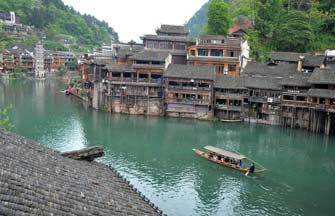 Bustling longtang in Shanghai