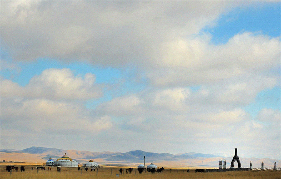 Autumn scenery of Xilinguole Grassland in Inner Mongolia