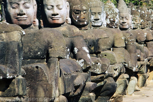 Chinese tourists to Cambodia's Angkor heritage site up 25 pct in 11 months