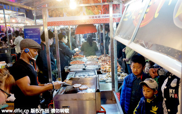 Biggest night market opens in Shenyang