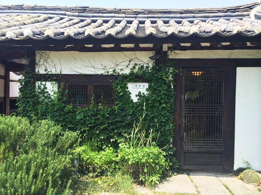 Photos of a restaurant in Gyeongju manifest Korean culture