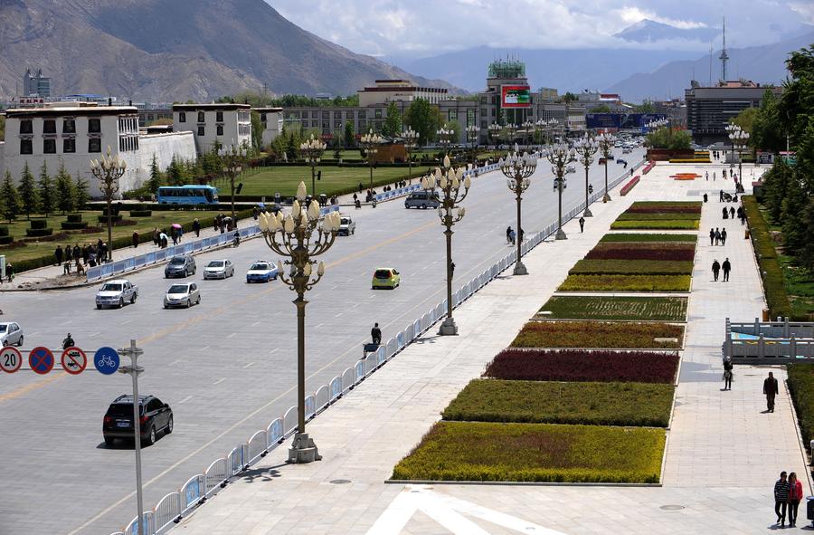 Potala Palace square renovated in Tibet