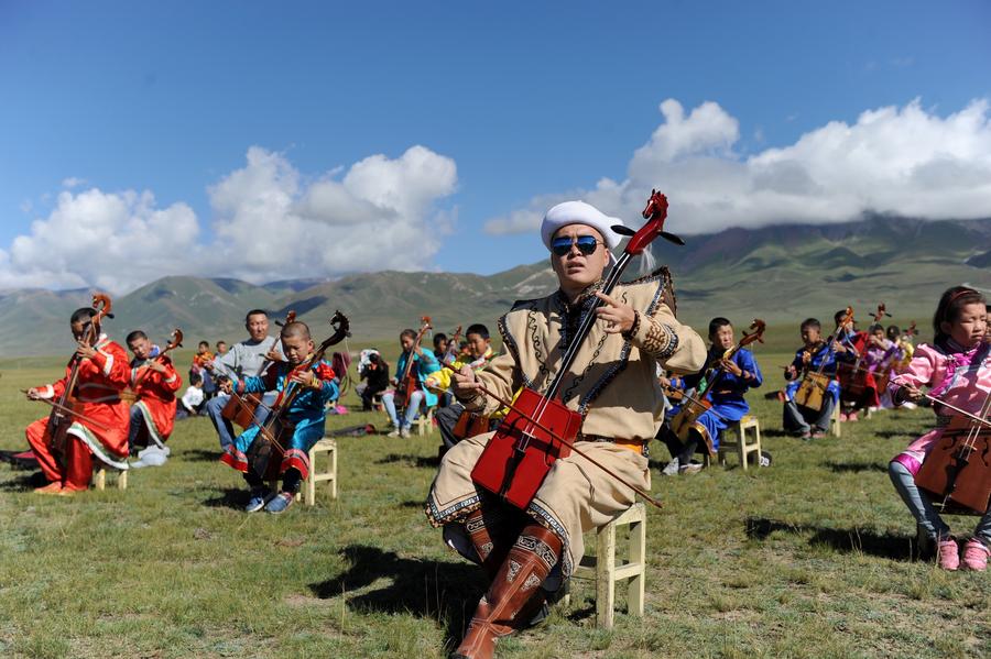 Bayan Bulag grassland enters peak season for summer tourism