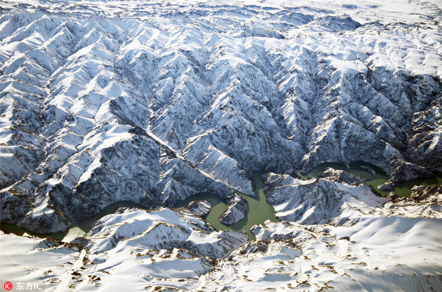 Majestic Tianshan Grand Canyon in Xinjiang