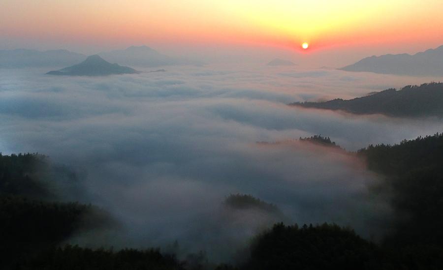 Mountain scenery in E China's Anhui