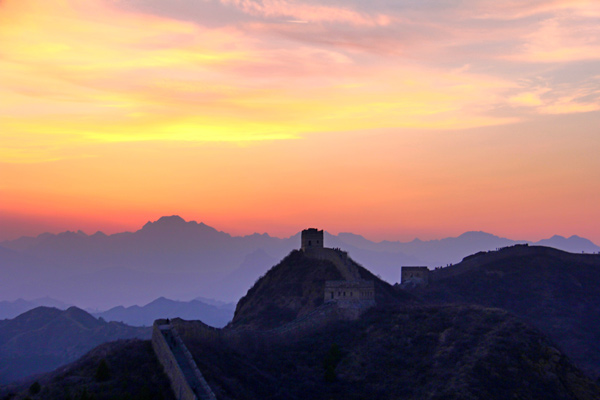 Apricot festival opens at Jinshanling section of Great Wall