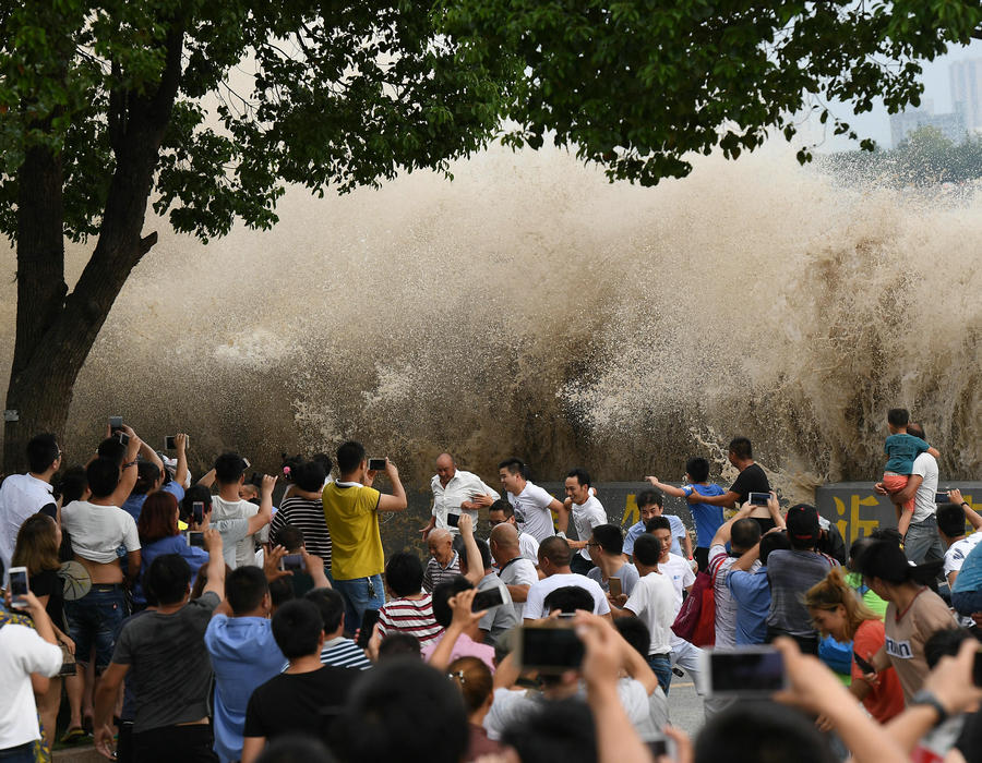 Spectacle on the river