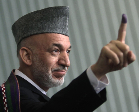 Afghans vote for president under violence threat