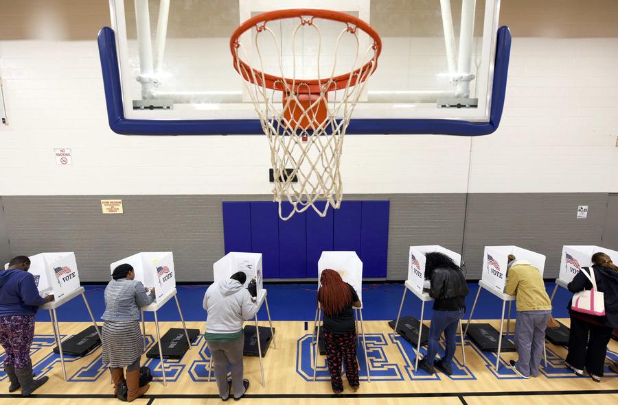 American voters flock to polling stations to decide next US president