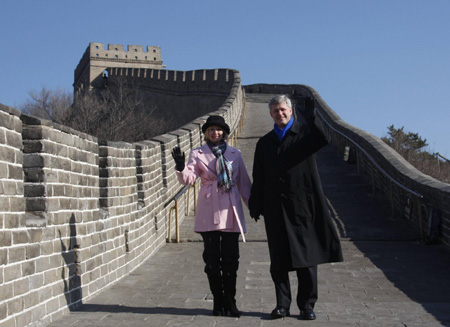 Canadian PM tours Great Wall